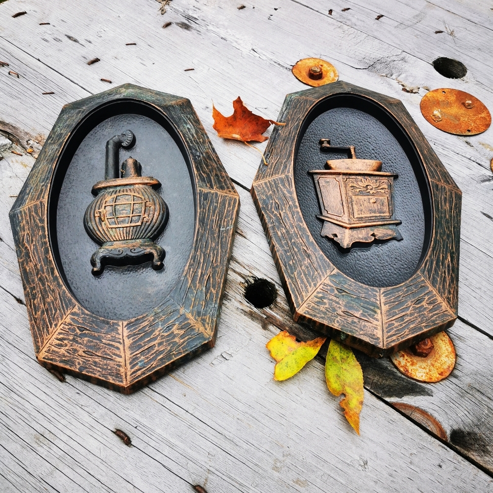 Vintage Dart Industries Plastic Rustic Wall Hanging Plaques